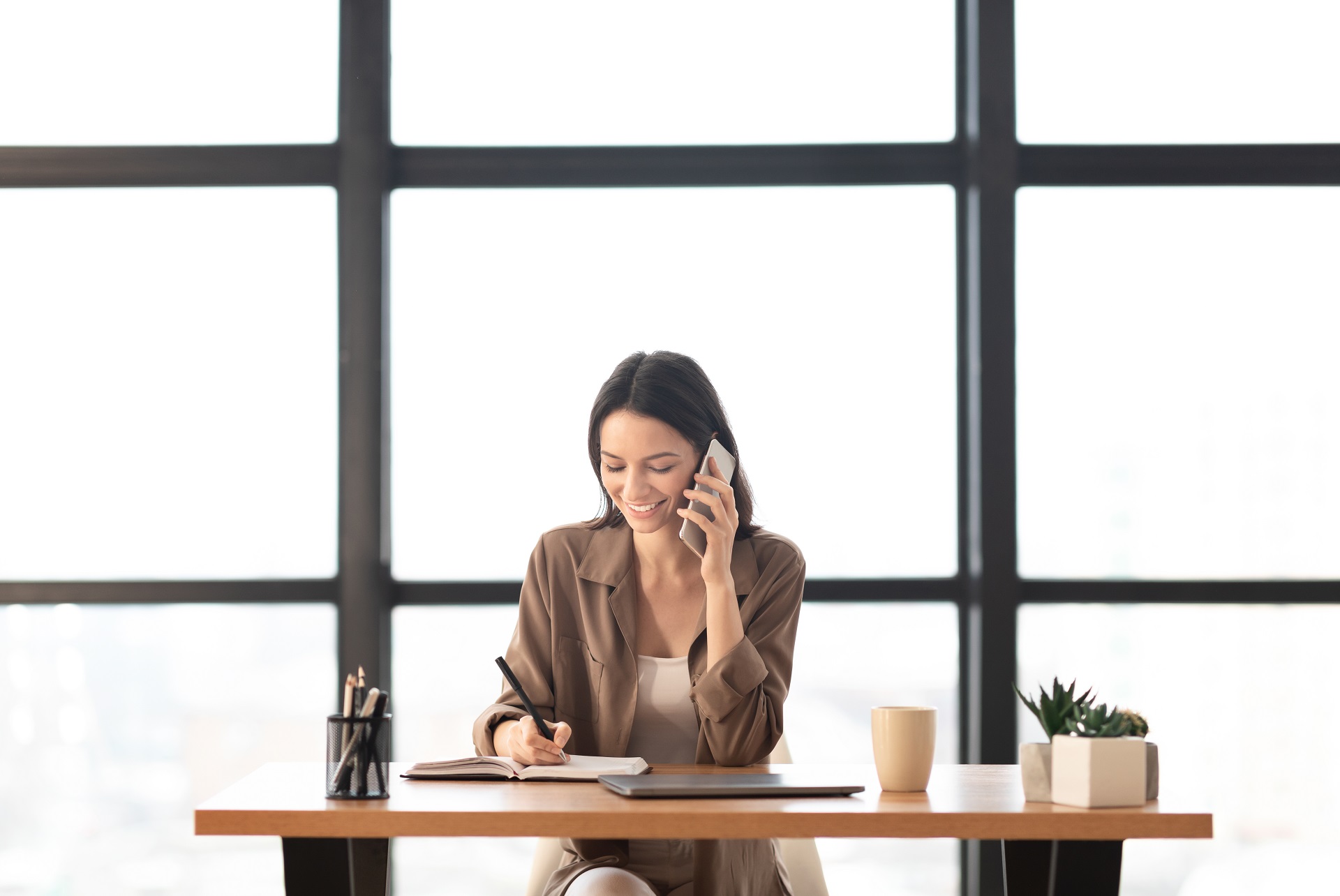 secretaire-au-telephonne