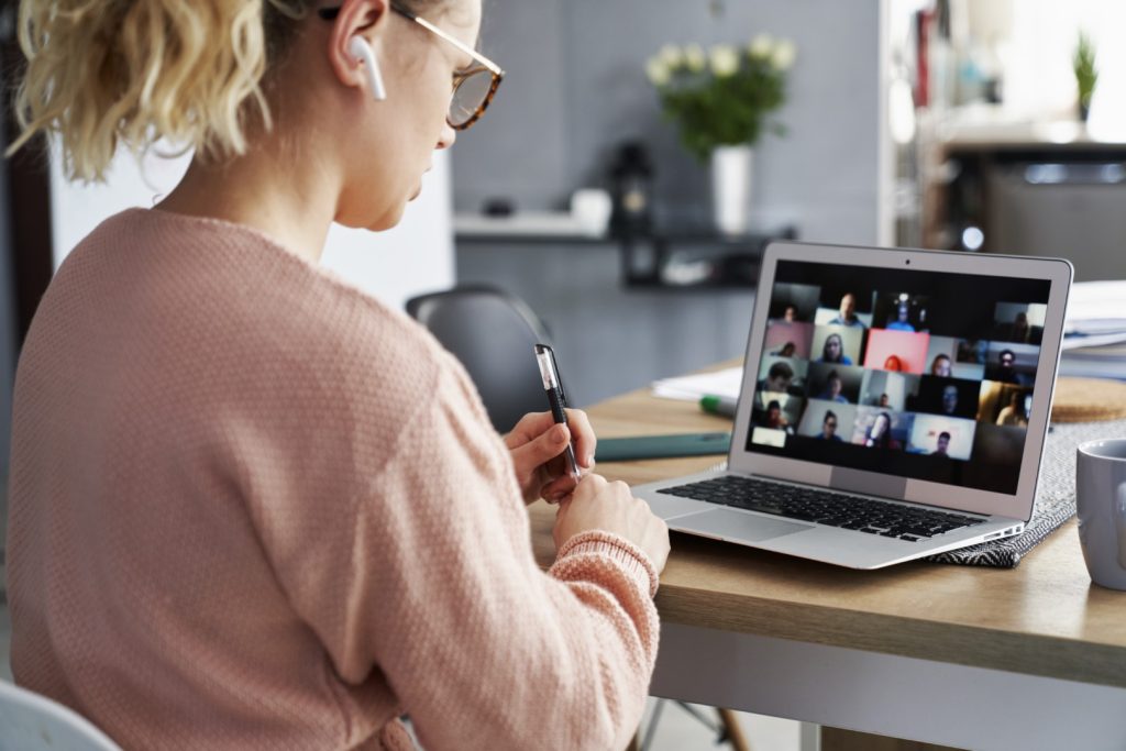 enseignant vidéoconférence e-learning à l'élève de l'école